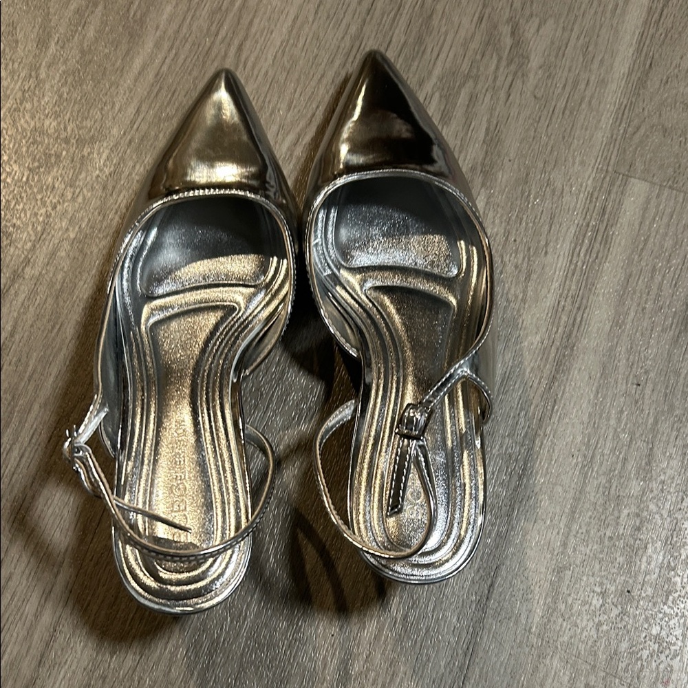 BCBGeneration Silver Heels - Picture 9 of 10